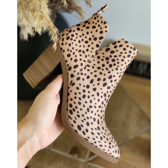 . Forever 21 Cheetah Pointed Heeled Ankle Booties - Picture 8 of 16
